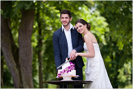 Z focení krájení svatebního dortu